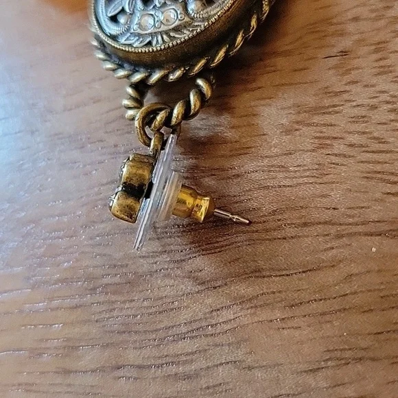 Sweet Romance filigree dangle earrings - Picture 3 of 4